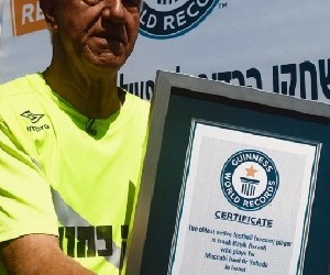 Ρεκόρ Γκίνες για 74χρονο τερματοφύλακα