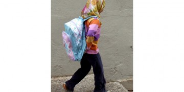 Γερμανία: Συζητείται η ιδέα της απαγόρευσης της ισλαμικής μαντίλας για τις μαθήτριες