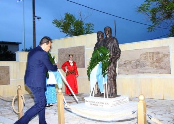 Έντονη συγκίνηση στα αποκαλυπτήρια του μνημείου για τη Γενοκτονία των Ποντίων στα Άνω Λιόσια (βίντεο)