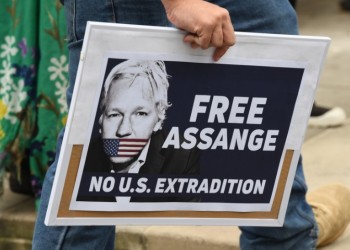 Σε φυλάκιση 50 εβδομάδων καταδικάστηκε ο Τζούλιαν Ασάνζ