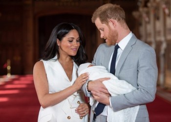 Παρουσιάστηκε το βασιλικό μωρό του Χάρι και της Μέγκαν (βίντεο)