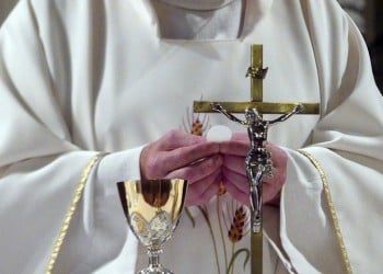 Σοκ στην Πολωνία από ντοκιμαντέρ για σεξουαλικά εγκλήματα ιερέων