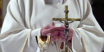 Σοκ στην Πολωνία από ντοκιμαντέρ για σεξουαλικά εγκλήματα ιερέων