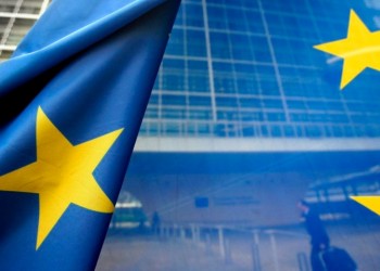 Η Κομισιόν προωθεί τις ενταξιακές διαπραγματεύσεις με Σκόπια και Τίρανα