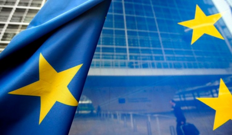 Η Κομισιόν προωθεί τις ενταξιακές διαπραγματεύσεις με Σκόπια και Τίρανα