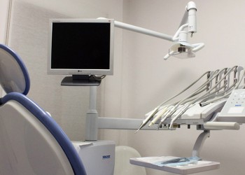 Η ηλεκτρική οδοντόβουρτσα προστατεύει καλύτερα τα δόντια από περιοδοντίτιδα