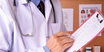 Συνελήφθη γιατρός δημοσίου νοσοκομείου της Αττικής για «φακελάκια» 2