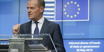 Ισπανία: Το Ευρωκοινοβούλιο απαγόρευσε την είσοδο σε Πουτζδεμόν και Κομίν