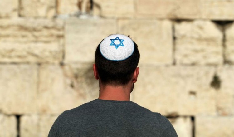 Γερμανία: Οι Εβραίοι καλούνται να μην εμφανίζονται δημοσίως με το κιπά