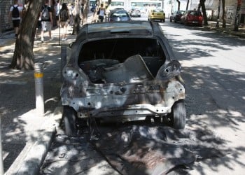Μπαράζ εμπρησμών τα ξημερώματα στην Αθήνα