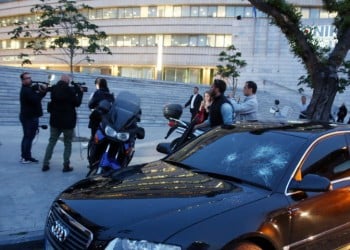 Επίθεση σε εκδήλωση της ΝΔ – Άγνωστοι πέταξαν πέτρες και κροτίδες