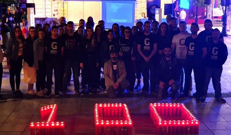 Με κεριά αναμμένα η ολονυχτία της ΕΠΟΝΑ για τη Γενοκτονία των Ποντίων