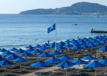 Δεύτερη στον κόσμο η Ελλάδα σε Γαλάζιες Σημαίες