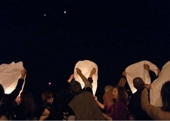 Στον ουρανό της Θεσσαλονίκης 100 φαναράκια στη μνήμη των θυμάτων της Γενοκτονίας των Ποντίων (φωτο, βίντεο)