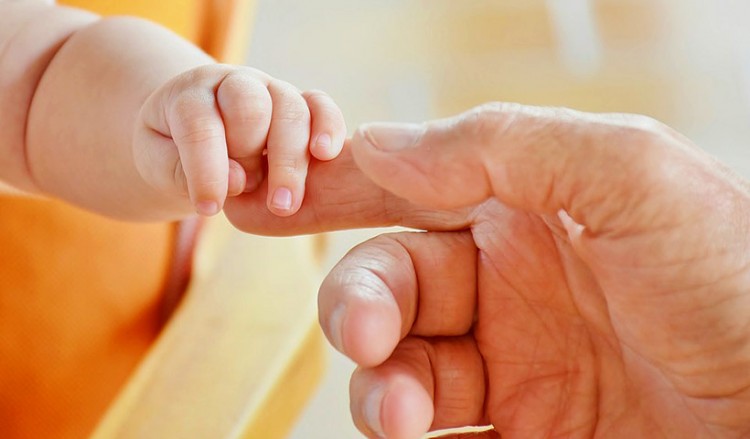 Πώς οι μεγαλύτερης ηλικίας πατέρες θέτουν σε κίνδυνο τη μητέρα και το αγέννητο παιδί τους