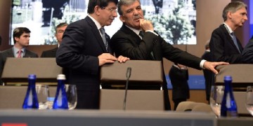Τουρκία: Γκιούλ και Νταβούτογλου επικρίνουν την ακύρωση των δημοτικών εκλογών