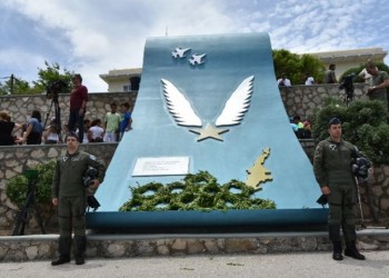 Κώστας Ηλιάκης: Συγκίνηση στο μνημόσυνο για τα 13 χρόνια από το θάνατο του σμηναγού