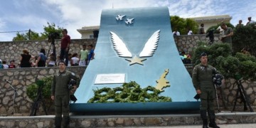 Κώστας Ηλιάκης: Συγκίνηση στο μνημόσυνο για τα 13 χρόνια από το θάνατο του σμηναγού