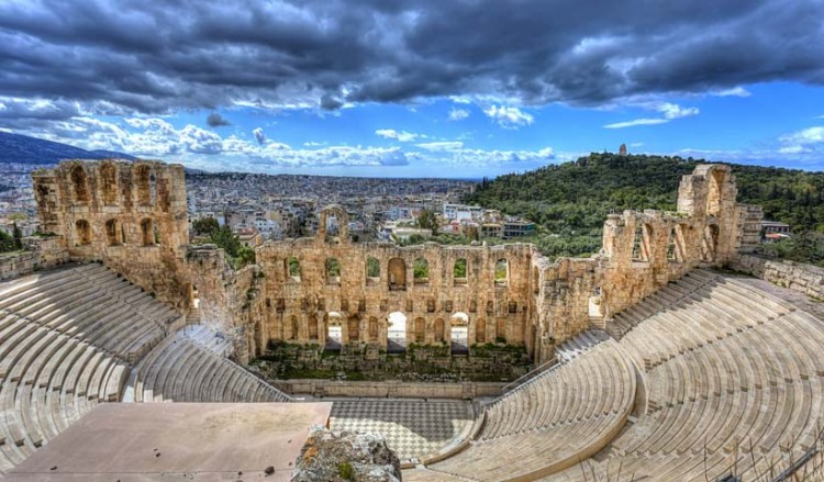 Τέλος οι θεατρικές παραστάσεις σε ανοιχτούς χώρους αλλά μόνο στην Αττική