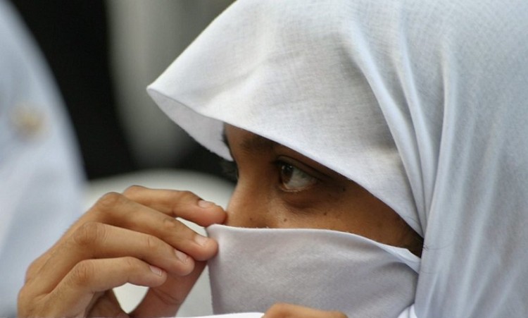 Η Αυστρία βγάζει «κόκκινη κάρτα» στην ισλαμική μαντίλα