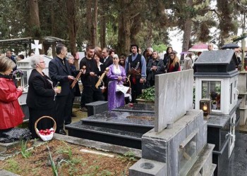 'Σ σα ταφία της Νέας Κρώμνης αναβίωσαν το έθιμο με λύρες και ποντιακά εδέσματα (βίντεο)