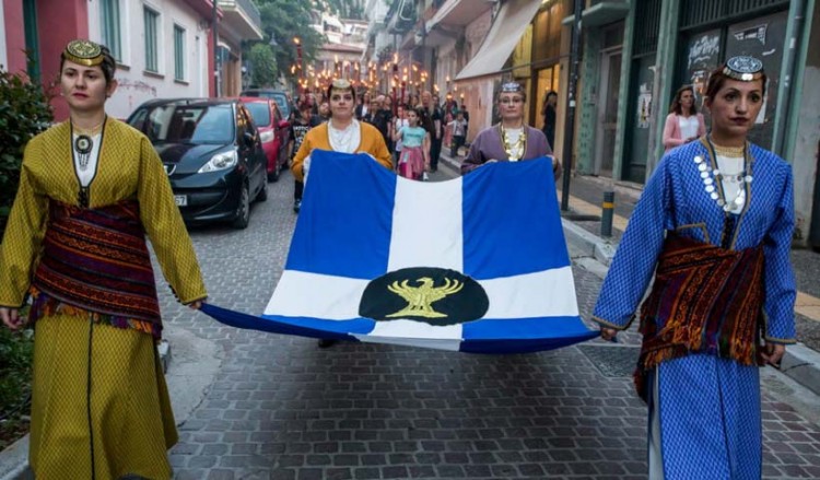 Λιβαδειά: Με 100 δάδες στα χέρια τίμησαν τη Γενοκτονία των Ποντίων (βίντεο)