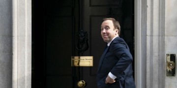 Βρετανία: Ο υπουργός Υγείας Ματ Χάνκοκ υποψήφιος για τη διαδοχή της Μέι