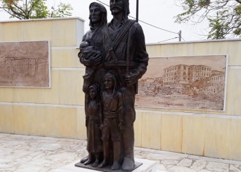 Αποκαλυπτήρια μνημείου για τη Γενοκτονία των Ποντίων και διήμερο ποντιακό γλέντι στα Άνω Λιόσια