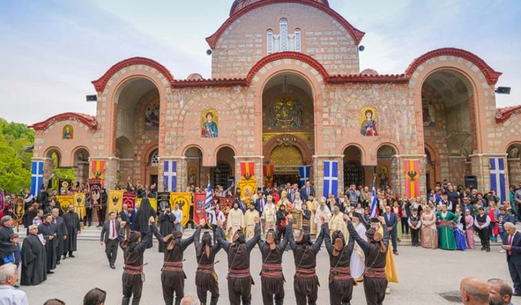 Λεβέντικη σέρρα στην Παναγία Σουμελά για τα 100 χρόνια από τη Γενοκτονία των Ποντίων (βίντεο)