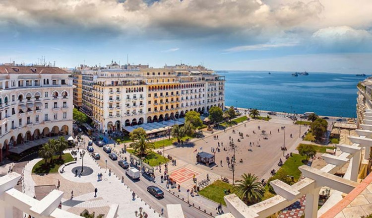 Σήμερα όλοι στην πλατεία Αριστοτέλους: Πολίτες της Θεσσαλονίκης σχηματίζουν το γράμμα «G» για τα 100 χρόνια από τη Γενοκτονία των Ποντίων