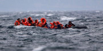 Πολύνεκρο ναυάγιο με μετανάστες ανοιχτά της Τυνησίας