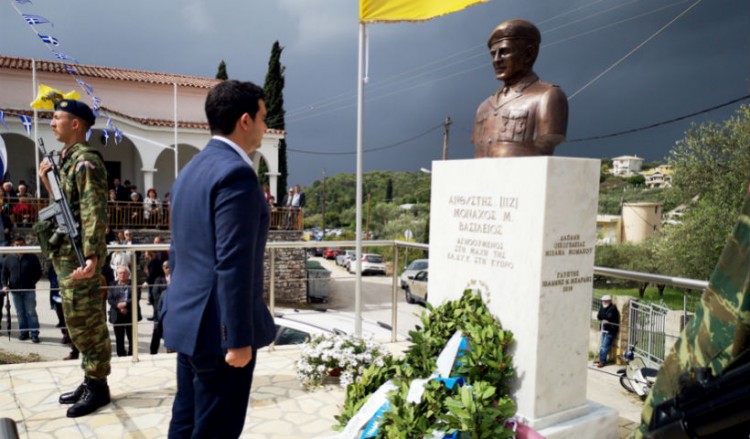 Αποκαλυπτήρια προτομής του αγνοούμενου φαντάρου Β. Μονάχου το 1974 στην Κύπρο