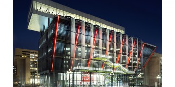 Το εντυπωσιακό κτήριο του «Διεθνούς Μουσείου Κατασκοπείας» στην Ουάσινγκτον