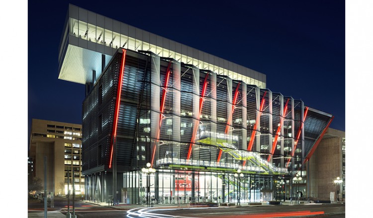 Το εντυπωσιακό κτήριο του «Διεθνούς Μουσείου Κατασκοπείας» στην Ουάσινγκτον