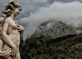 Καιρός: Τοπικές βροχές και η θερμοκρασία σε πτώση σήμερα