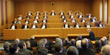 Στην Ολομέλεια του ΣτΕ αναδρομικά και περικοπές συντάξεων και δώρων 2