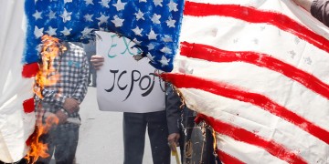 ΗΠΑ-Ιράν: Στρατιωτικοί σχεδιασμοί τέθηκαν επί τάπητος στον Λευκό Οίκο