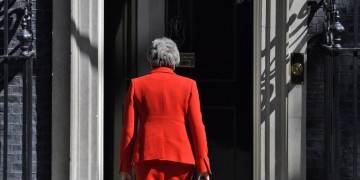 Τέλος η Τερέζα Μέι από την ηγεσία των Τόρις – «Καλύτερα να βρεθεί ένας νέος πρωθυπουργός»