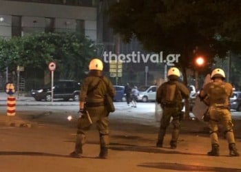 Θεσσαλονίκη: Επεισόδια με μολότοφ έξω από το τουρκικό προξενείο