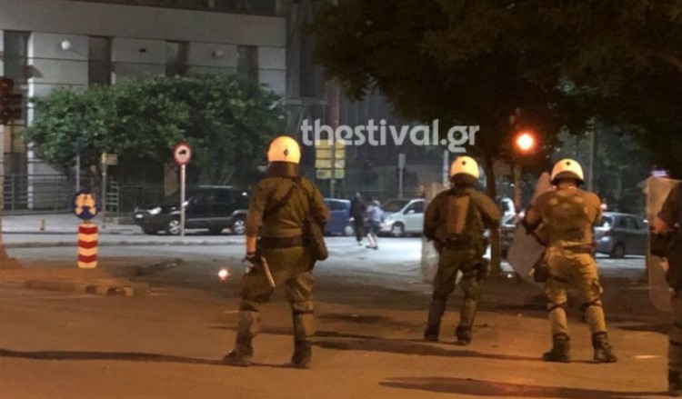 Θεσσαλονίκη: Επεισόδια με μολότοφ έξω από το τουρκικό προξενείο