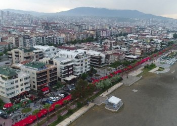 Τουρκική σημαία 1.919μ. στη Σαμψούντα για τα 100 χρόνια από την απόβαση του Κεμάλ (βίντεο)