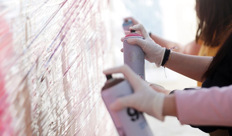 Ξενάγηση στους διαρκώς μεταβαλλόμενους τοίχους της Αθήνας