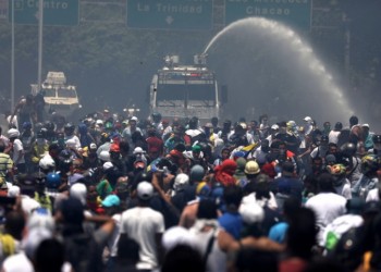 Βενεζουέλα ώρα μηδέν μετά το κάλεσμα του Γκουαϊδό για εξέγερση