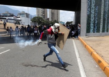 Βενεζουέλα: Ο Γκουαϊδό καλεί σε απεργία, ο Μαδούρο θα τιμωρήσει τους προδότες