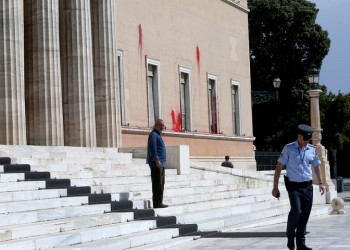 ΕΔΕ για την επίθεση Ρουβίκωνα στη Βουλή