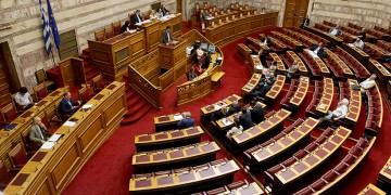 Στη Βουλή το διϋπουργικό νομοσχέδιο – Τι προβλέπει για άσυλο και δήμους