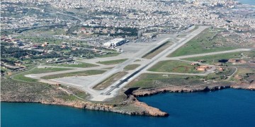 Ηράκλειο: Στις φλόγες κινητήρας αεροσκάφους στο «Ν. Καζαντζάκης»