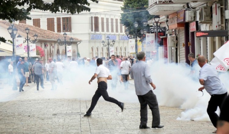 Συνεχίζονται οι συγκρούσεις στην Αλβανία ενόψει των εκλογών