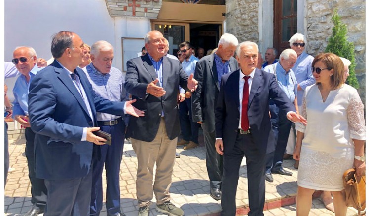 Ο Καραμανλής στη βάπτιση της εγγονής του Σάββα Αναστασιάδη