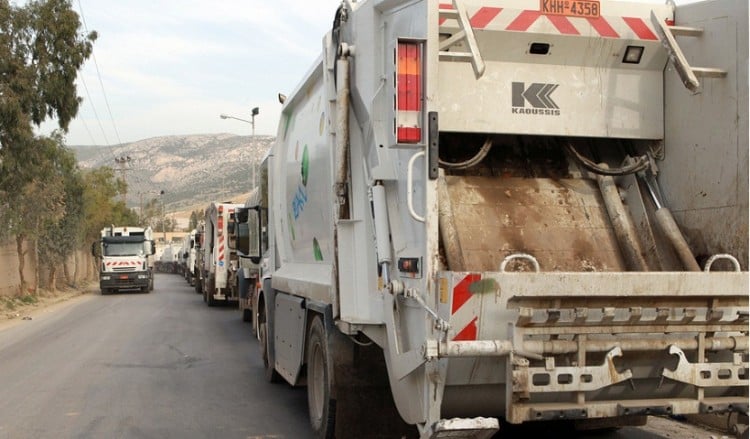 Προβλήματα στην αποκομιδή απορριμμάτων εξαιτίας πυρκαγιάς στον ΧΥΤΑ Φυλής